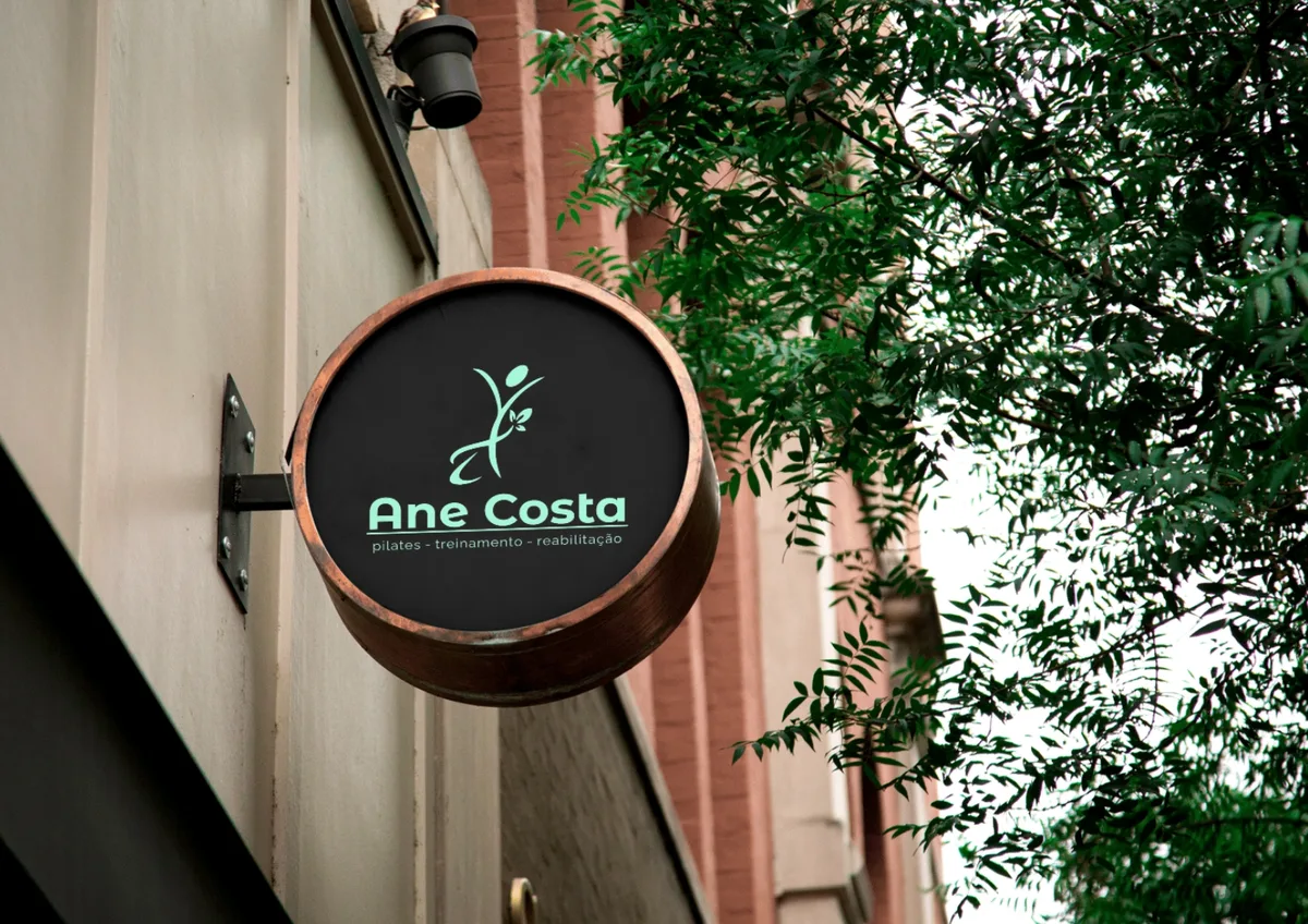 Fachada com a logo da Ane Costa aplicada